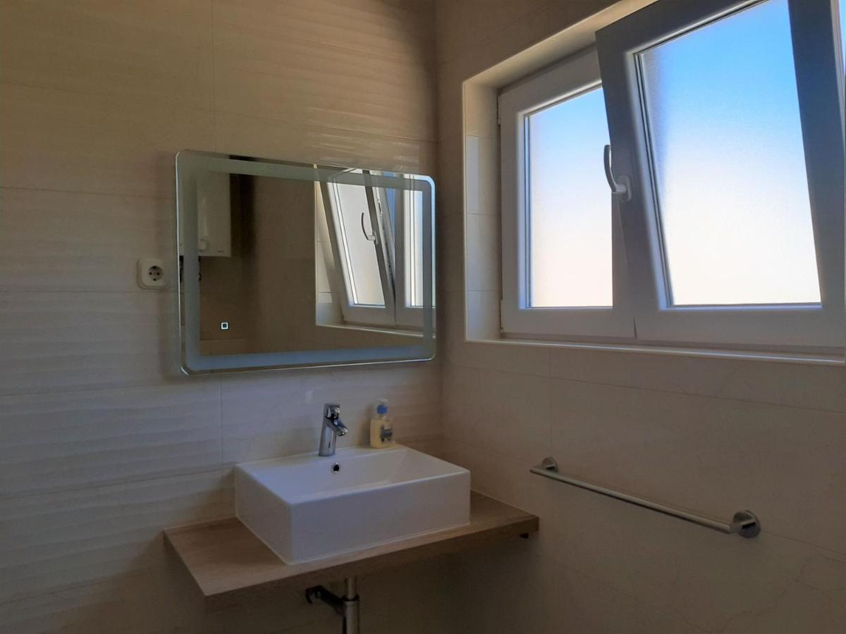 Apartments Edo Novalja Eksteriør bilde