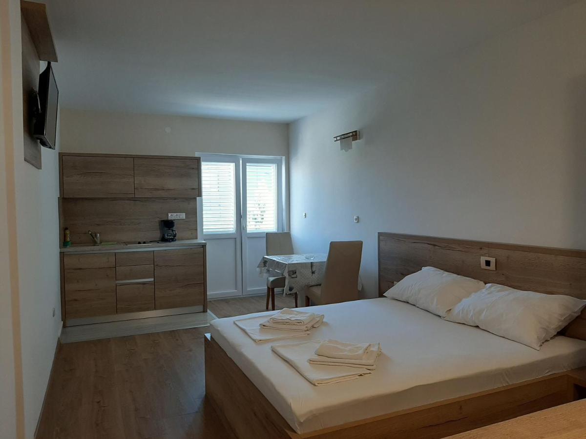 Apartments Edo Novalja Eksteriør bilde